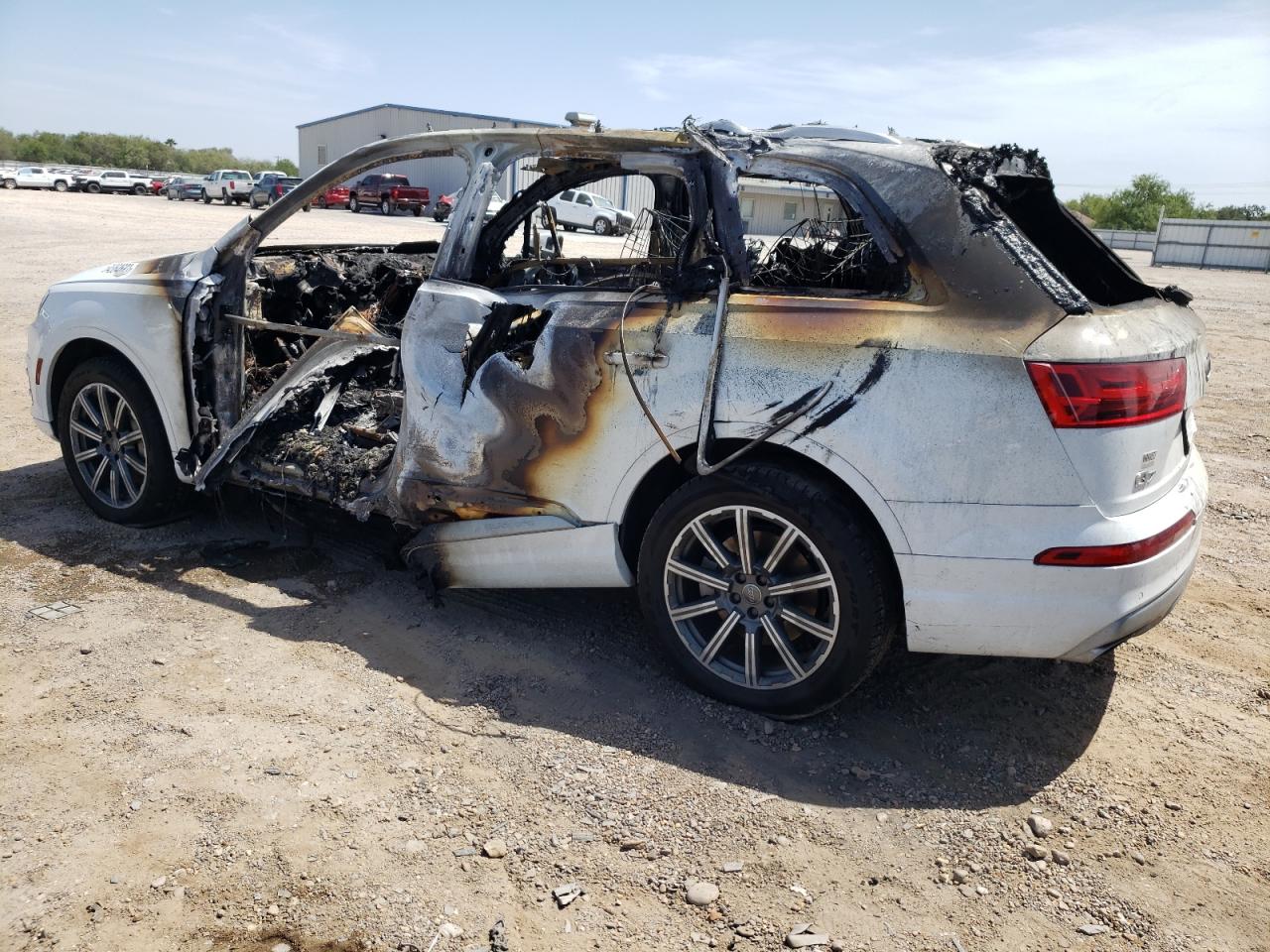 Изображение 2 2017 AUDI Q7 PREMIUM PLUS 2017 с VIN WA1LAAF79HD037809