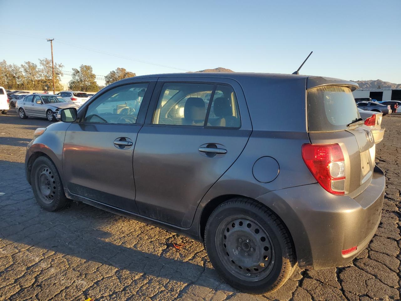 Obraz 2 z 2011 TOYOTA SCION XD  2011 z VIN JTKKU4B48B1012178