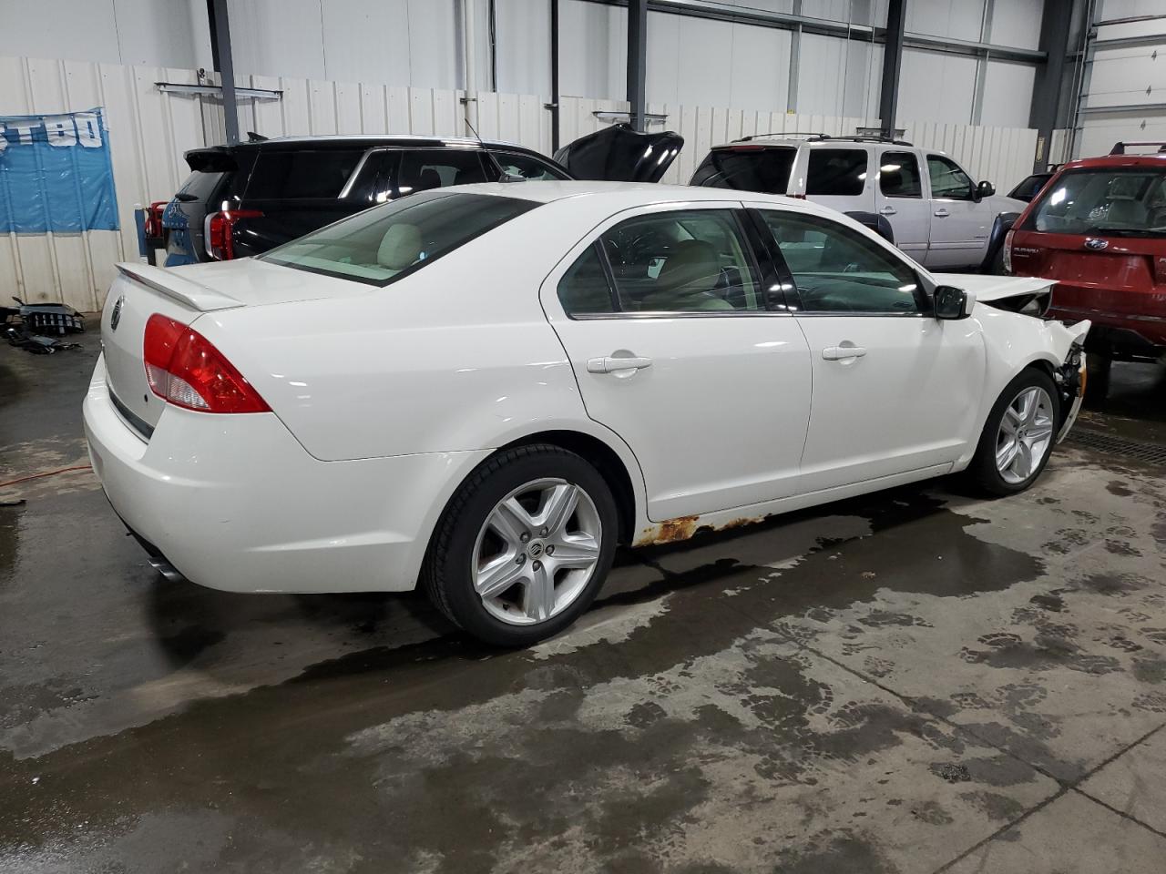 Изображение 3 Mercury Milan 2011 с VIN 3MEHM0HA3BR600100