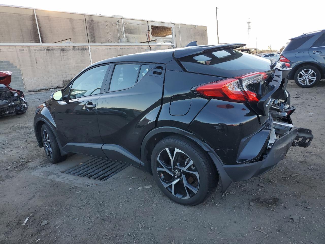 Image 2 of 2021 TOYOTA C-HR XLE 2021 with VIN NMTKHMBX8MR123422