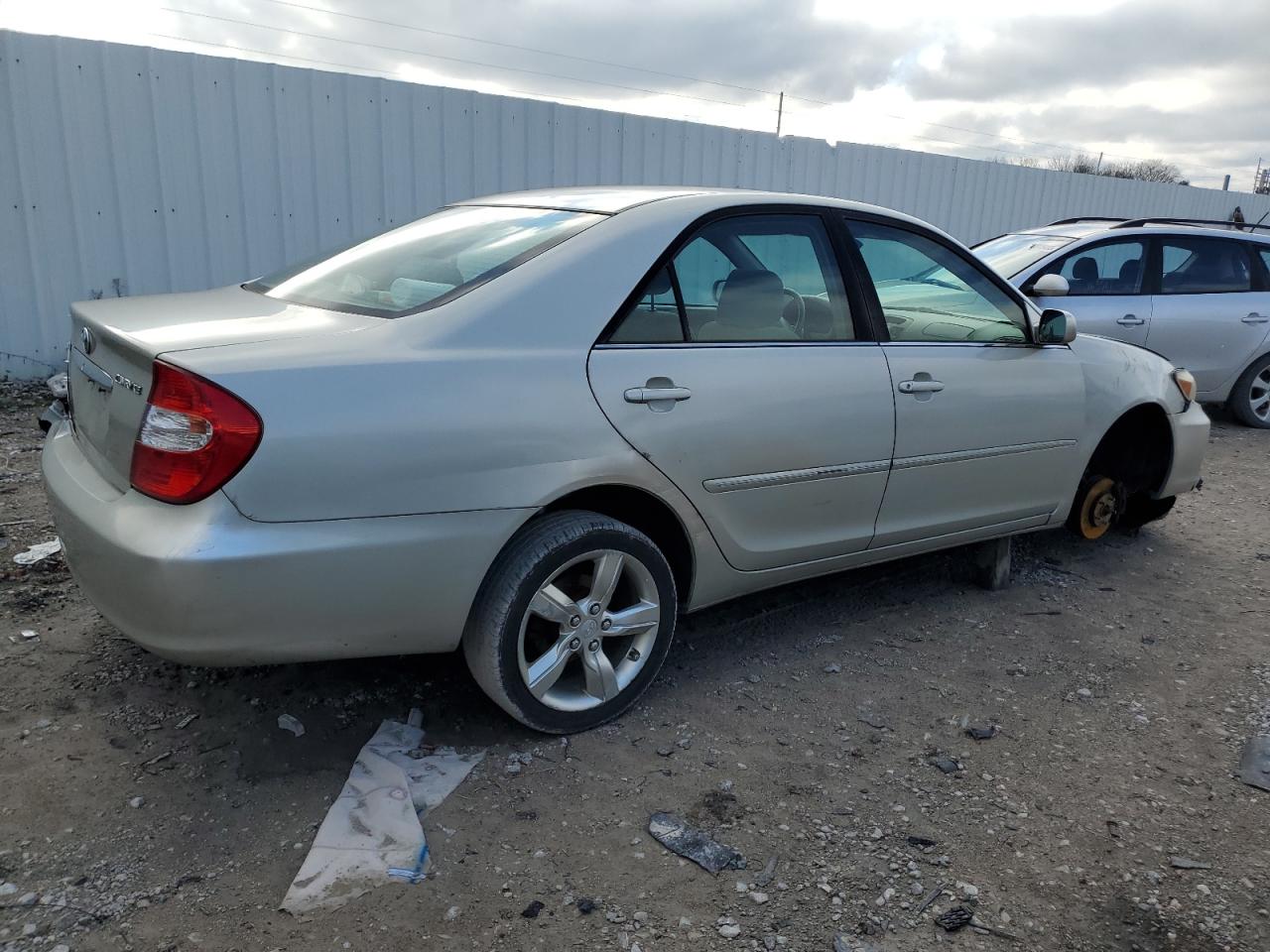Изображение 3 2004 TOYOTA CAMRY LE 2004 с VIN 4T1BE32K24U886780