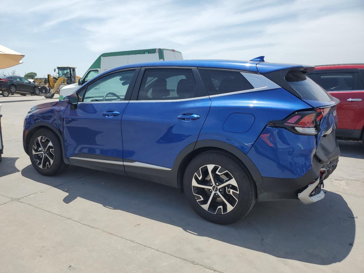 Изображение 2 2023 KIA SPORTAGE EX 2023 с VIN 5XYK33AFXPG098446