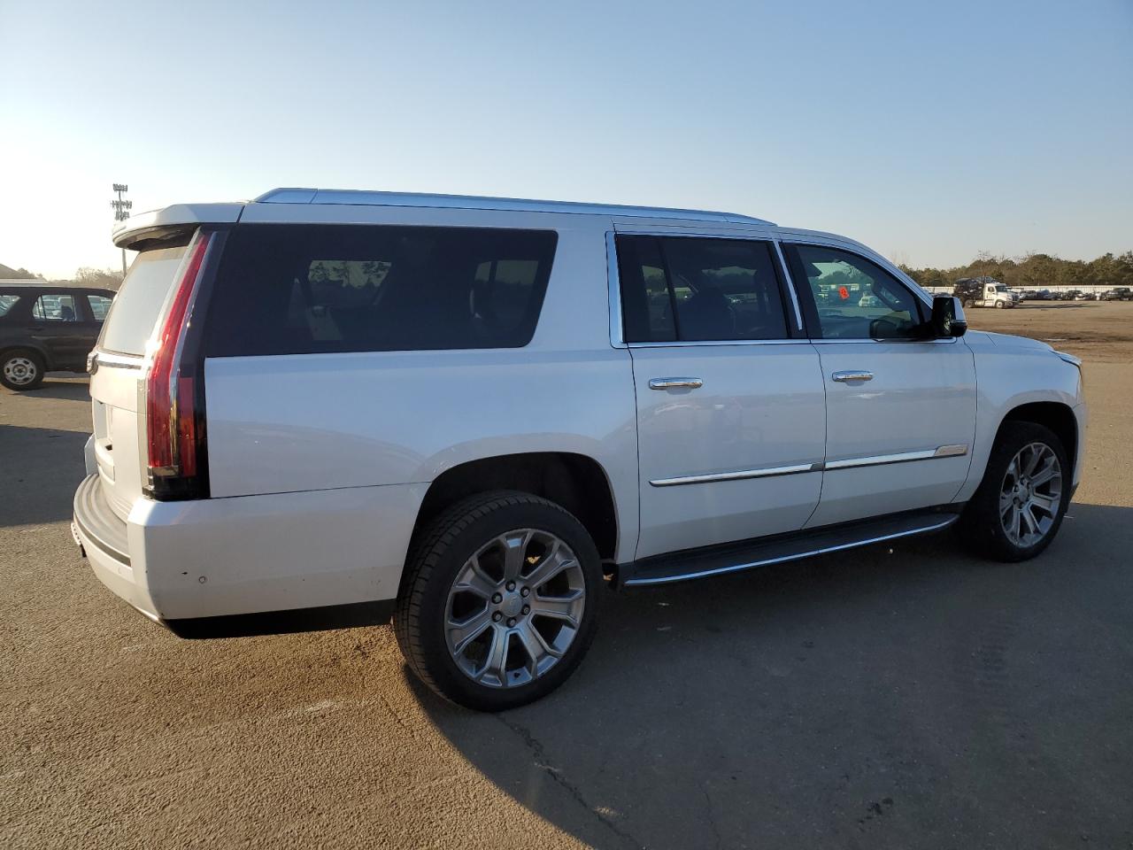 Image 3 of 2020 CADILLAC ESCALADE ESV LUXURY 2020 with VIN 1GYS4HKJ0LR197912