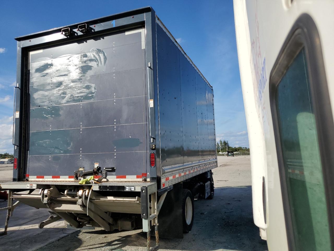 Image 3 of 2020 ISUZU NRR  2020 with VIN JALE5W167L7301565