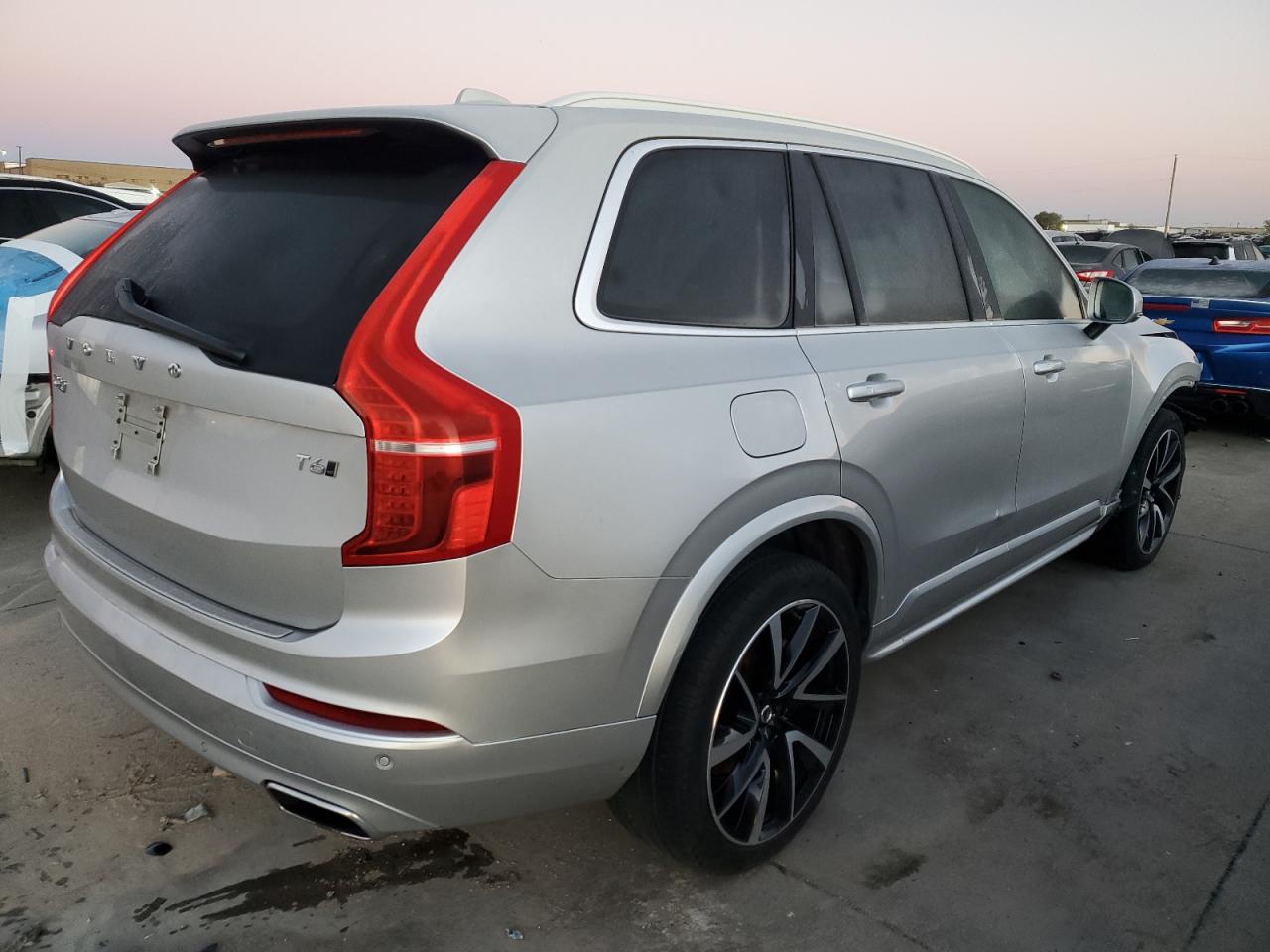 Obraz 3 z 2020 VOLVO XC90 T6 MOMENTUM 2020 z VIN YV4A22PK0L1613135
