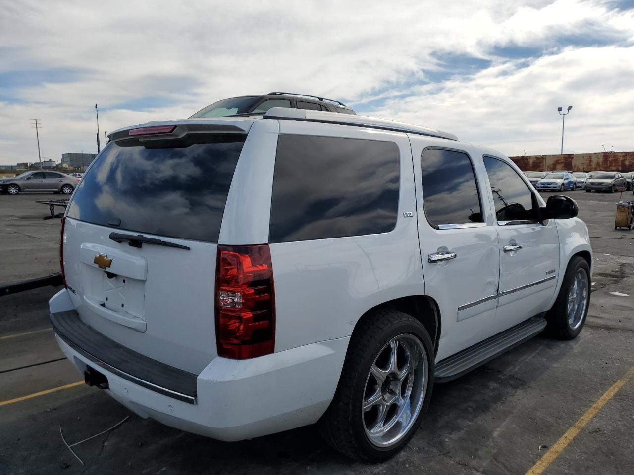 Изображение 3 2013 CHEVROLET TAHOE C1500 LTZ 2013 с VIN 1GNSCCE07DR371935