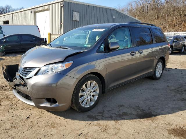Obraz 2013 TOYOTA SIENNA LE 2013