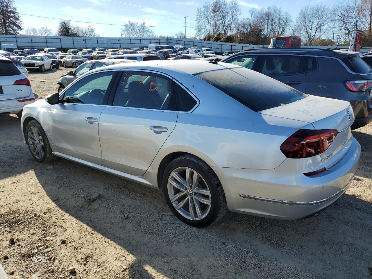 Изображение 2 2018 VOLKSWAGEN PASSAT SE 2018 с VIN 1VWBA7A38JC047779