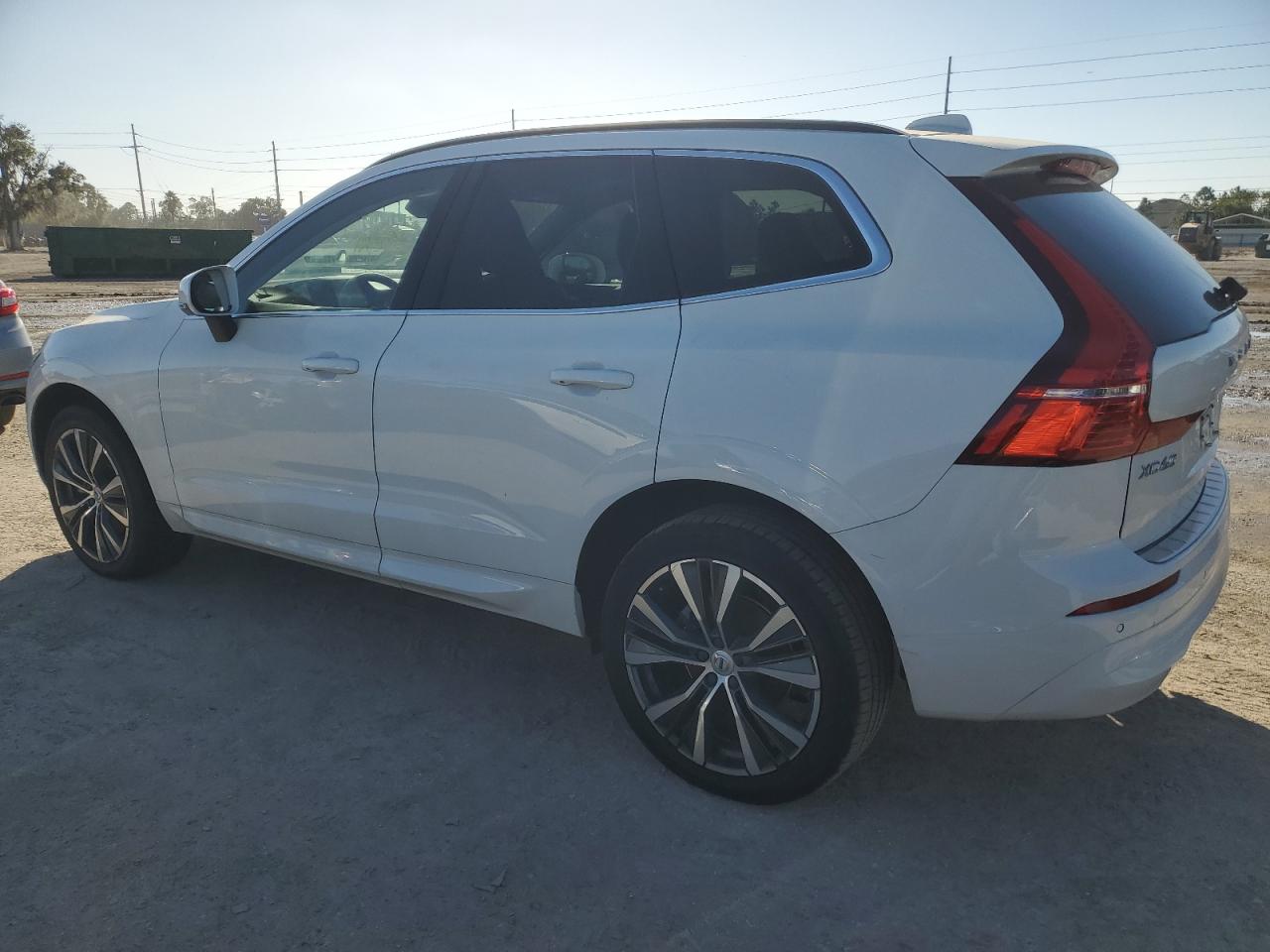 Obraz 2 z 2022 VOLVO XC60 B5 MOMENTUM 2022 z VIN YV4L12DK9N1954732