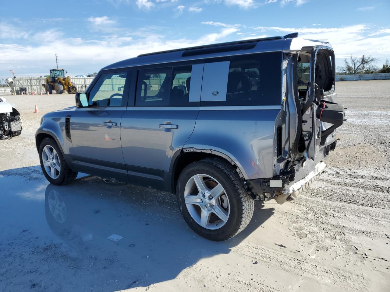 Изображение 2 2020 LAND ROVER DEFENDER 110 HSE 2020 с VIN SALE9EEU3L2018594