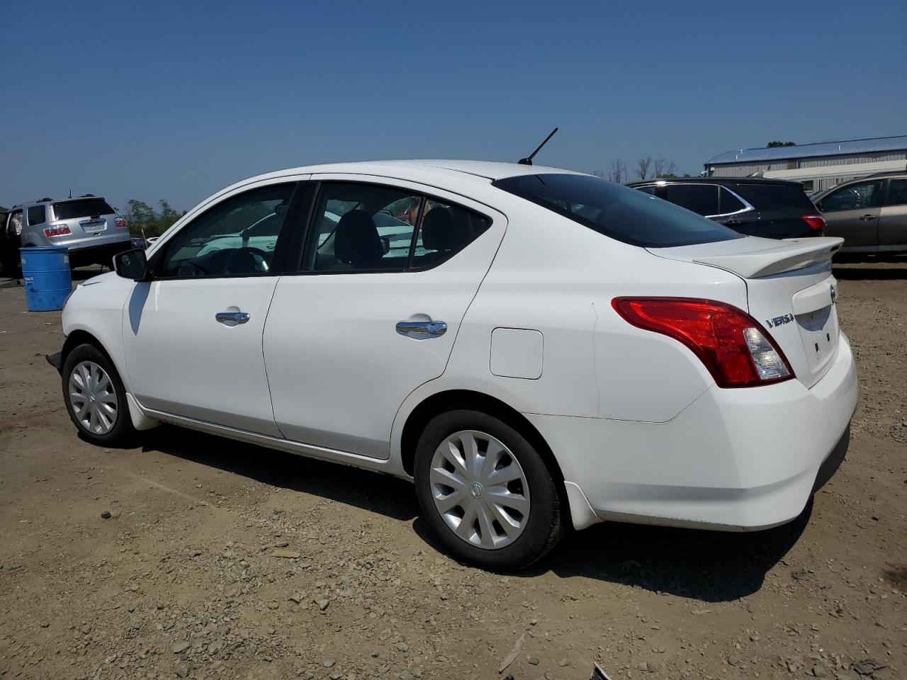 Obraz 2 z 2017 NISSAN VERSA S 2017 z VIN 3N1CN7AP8HL897122