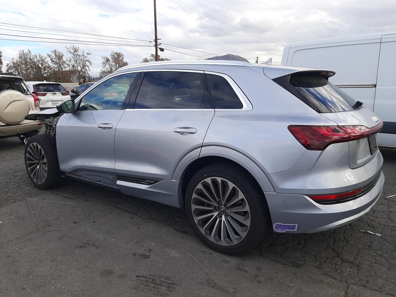 Изображение 2 2019 AUDI E-TRON PRESTIGE 2019 с VIN WA1VABGE3KB008787