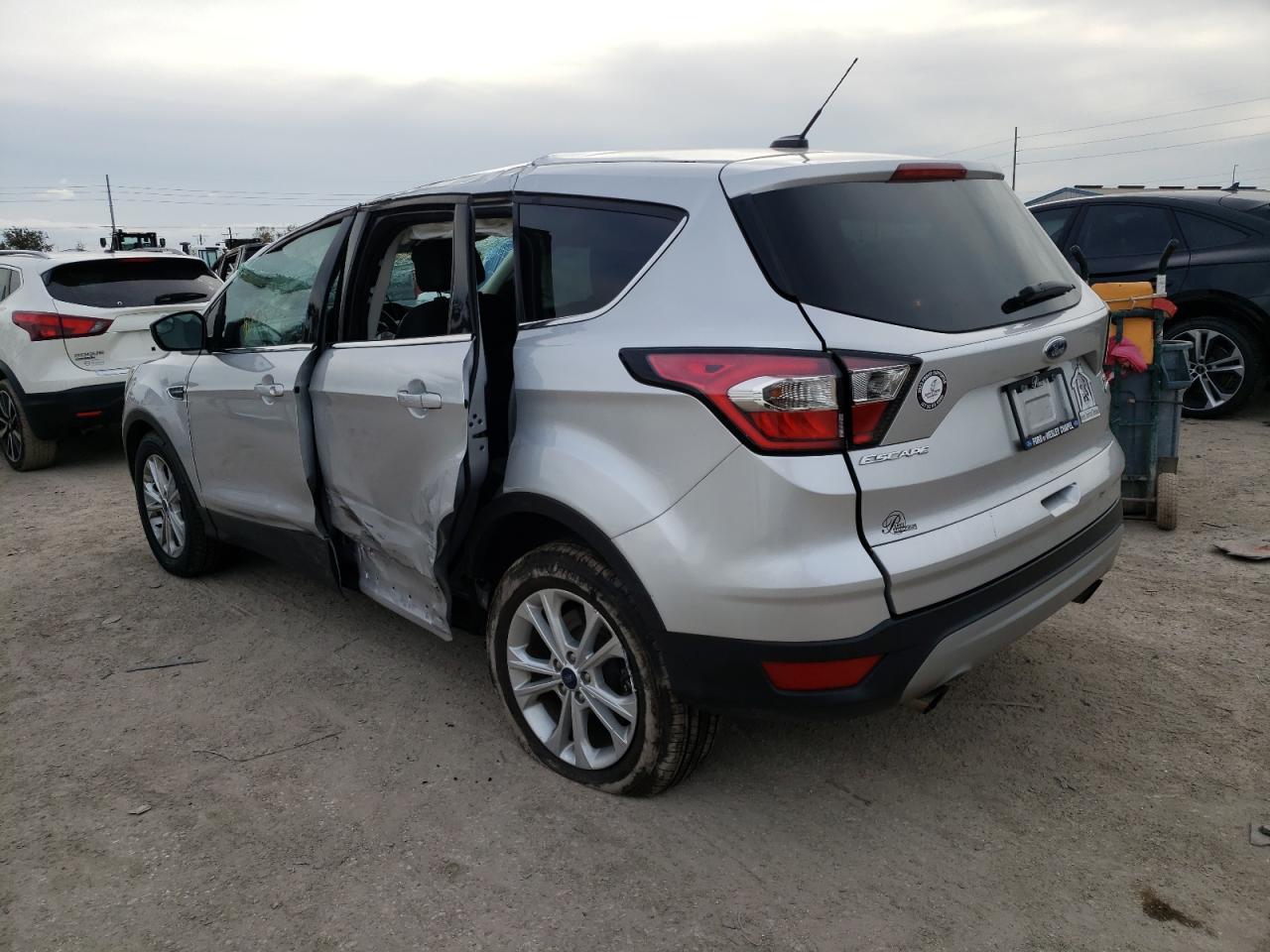 Image 2 of 2017 FORD ESCAPE SE 2017 with VIN 1FMCU0GD2HUE86448