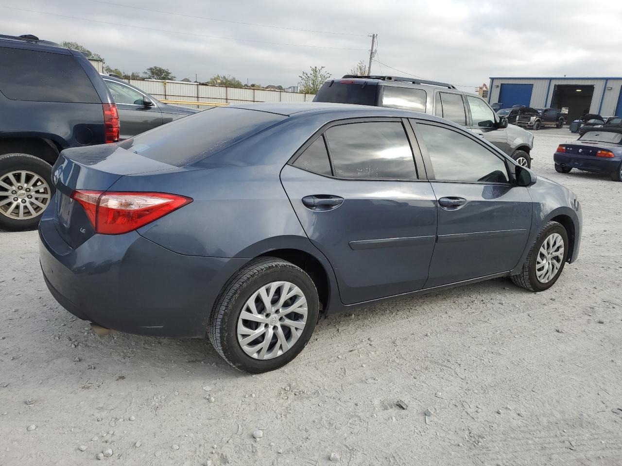 Изображение 3 2018 TOYOTA COROLLA L 2018 с VIN 5YFBURHE3JP792475