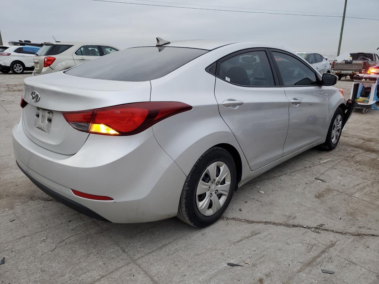 Изображение 3 2016 HYUNDAI ELANTRA SE 2016 с VIN 5NPDH4AE6GH726275