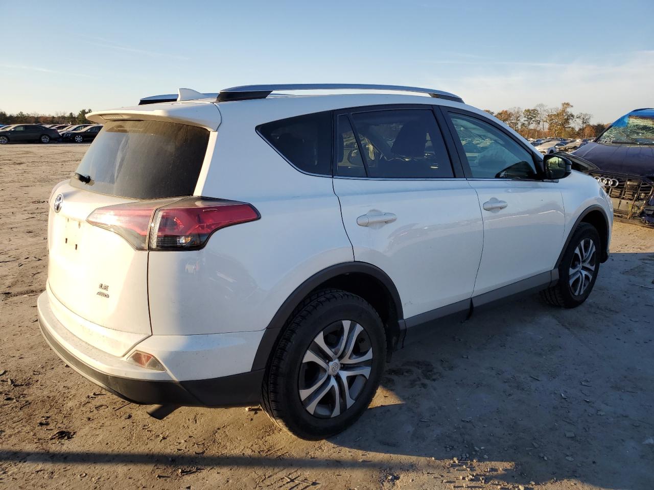 Изображение 3 2016 TOYOTA RAV4 LE 2016 с VIN JTMBFREV1GJ085211