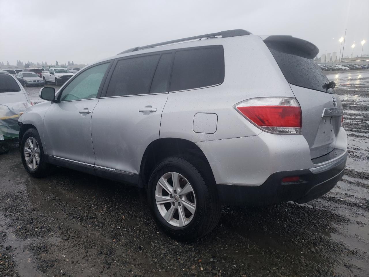 Image 2 of 2013 TOYOTA HIGHLANDER BASE 2013 with VIN 5TDZK3EH3DS093438