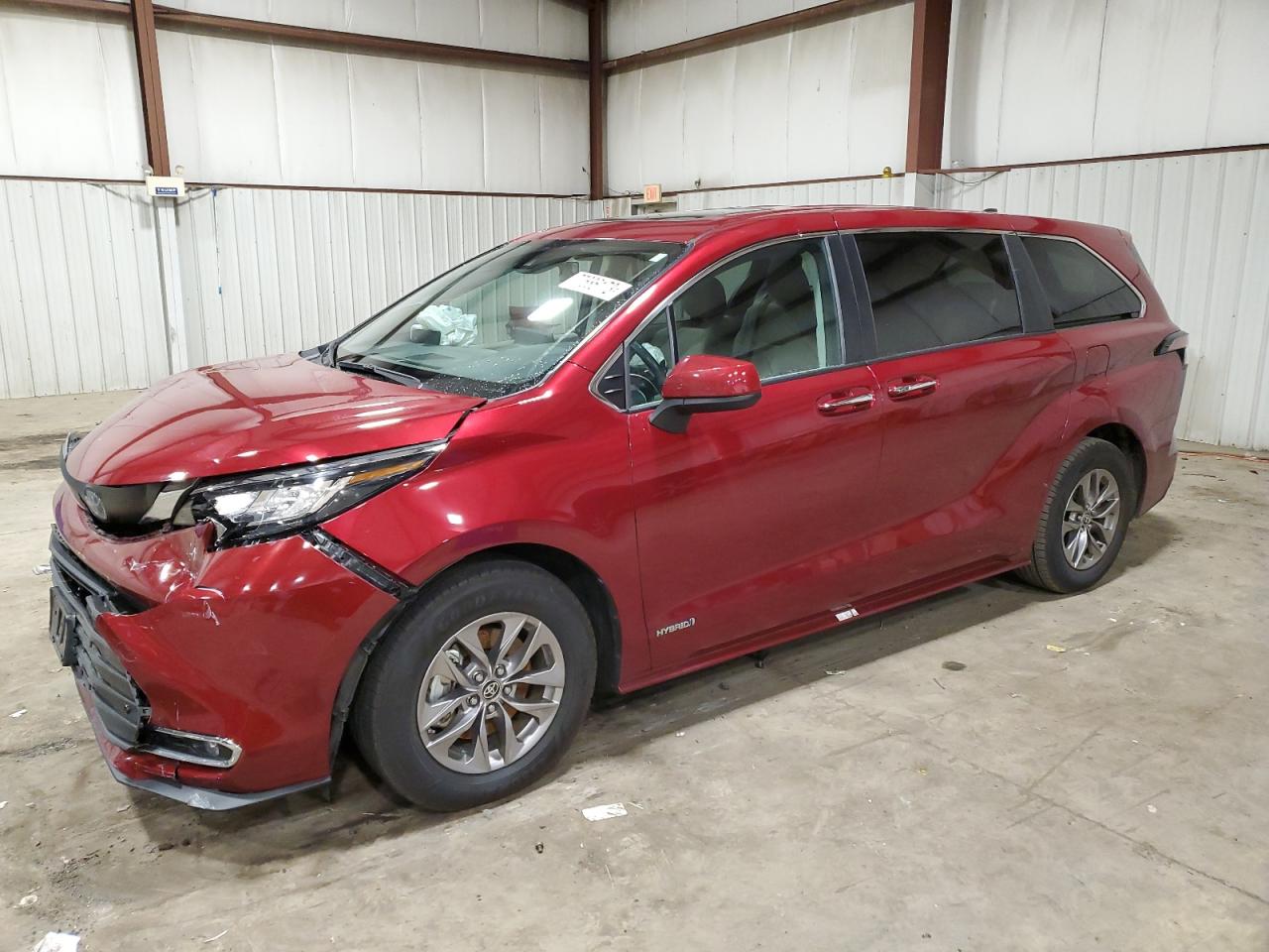 Image 1 of 2021 TOYOTA SIENNA XLE 2021 with VIN 5TDYRKEC4MS019726