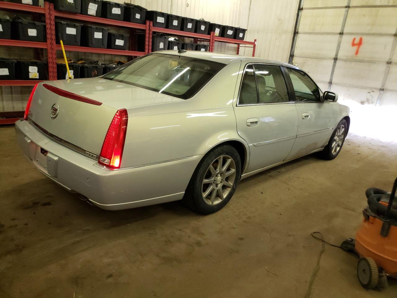 Obraz 3 z 2006 CADILLAC DTS  2006 z VIN 1G6KD57996U174619