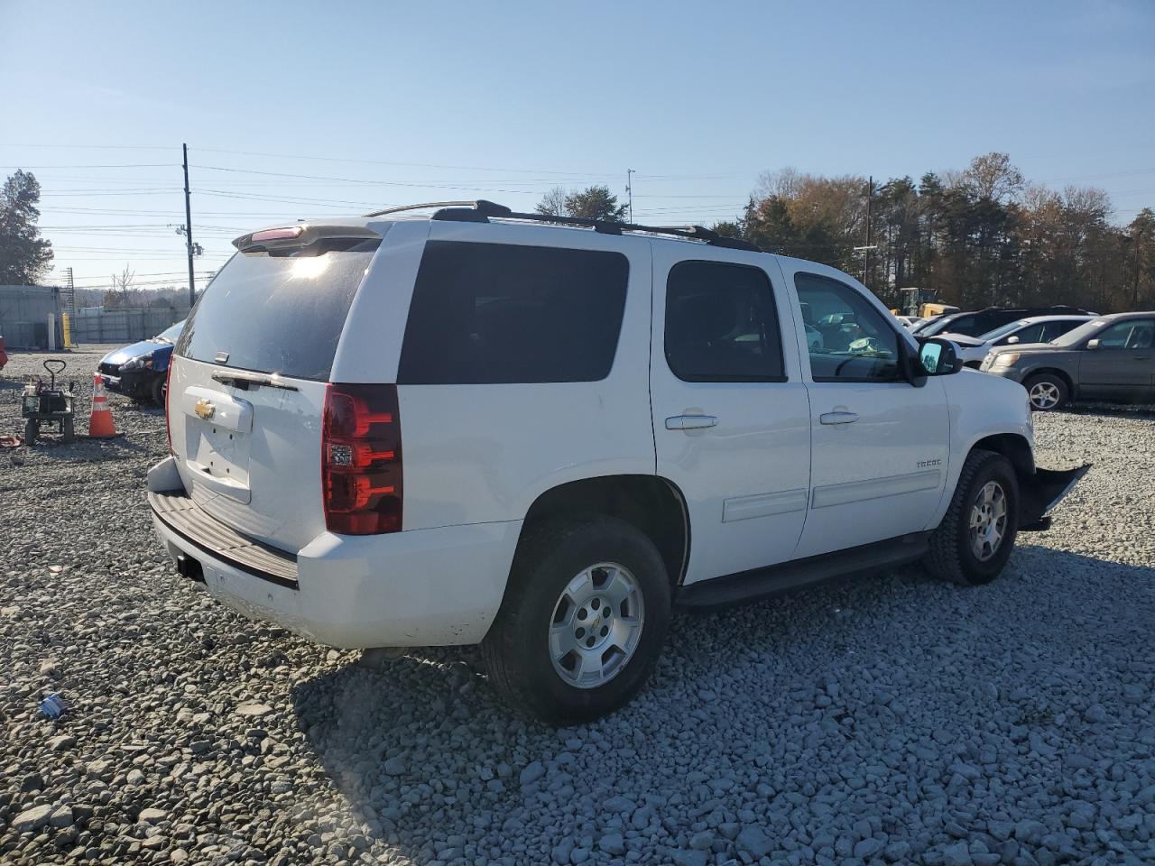 Image 3 of 2013 CHEVROLET TAHOE C1500 LT 2013 with VIN 1GNSCBE09DR334816