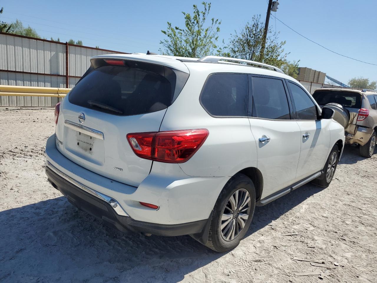 Image 3 of 2017 NISSAN PATHFINDER S 2017 with VIN 5N1DR2MMXHC671102