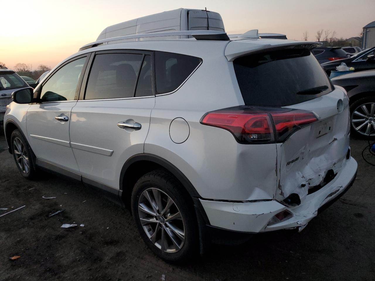 Obraz 2 z 2016 TOYOTA RAV4 LIMITED 2016 z VIN 2T3DFREV9GW483258