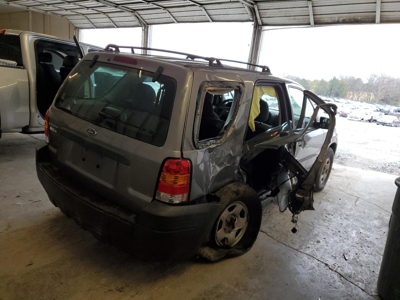 Image 3 of 2007 FORD ESCAPE XLS 2007 with VIN 1FMCU02ZX7KA43705