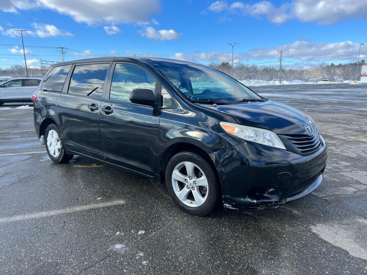 Image 1 of 2015 TOYOTA SIENNA  2015 with VIN 5TDZK3DC9FS566395