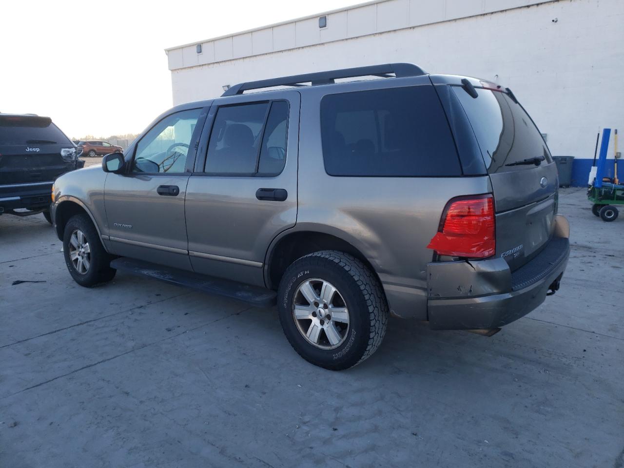 Image 2 of 2005 FORD EXPLORER XLT 2005 with VIN 1FMZU73E95ZA62104