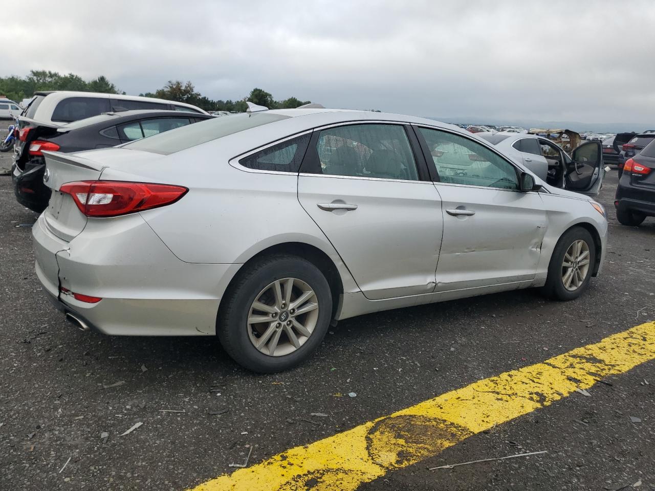 Obraz 3 z 2015 HYUNDAI SONATA SE 2015 z VIN 5NPE24AF7FH160477