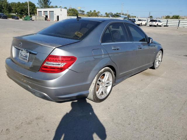 Obraz 3 z 2012 MERCEDES-BENZ C 250 2012 z VIN WDDGF4HB1CR239041