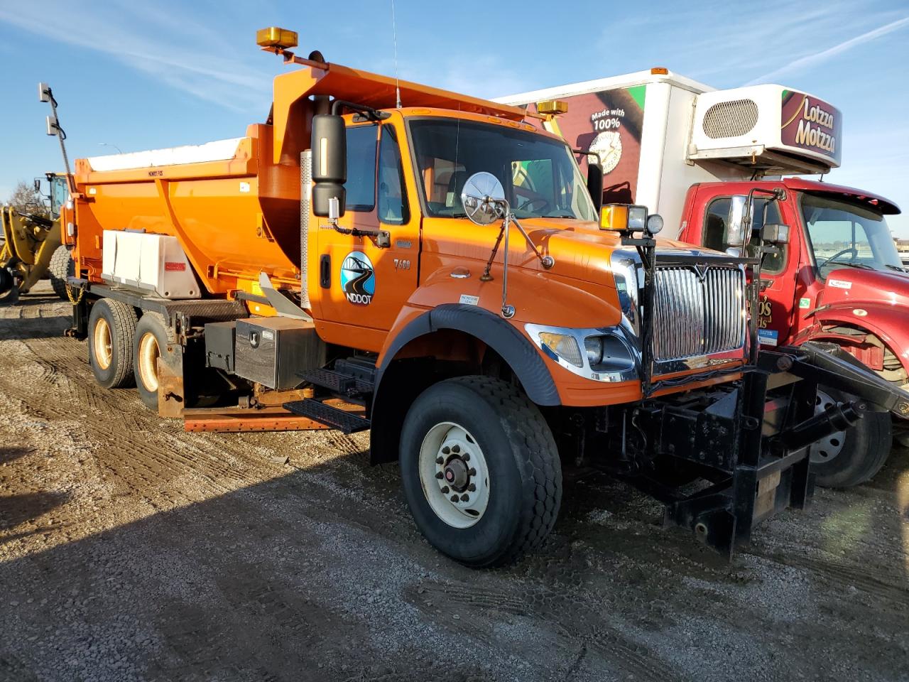 Image 1 of 2006 INTERNATIONAL 7000 7600 2006 with VIN 1HTWXAHT06J218911
