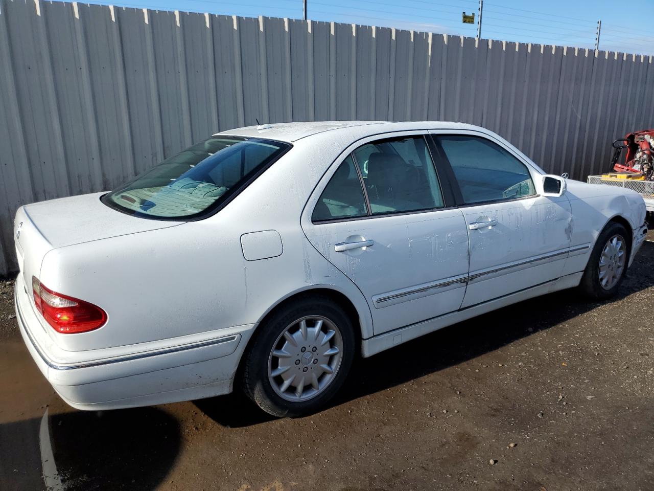 Image 3 of 2000 MERCEDES-BENZ E 320 2000 with VIN WDBJF65J7YB024673