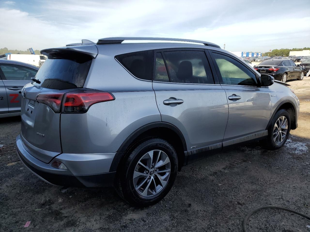 Image 3 of 2018 TOYOTA RAV4 HV LE 2018 with VIN JTMRJREV2JD253747