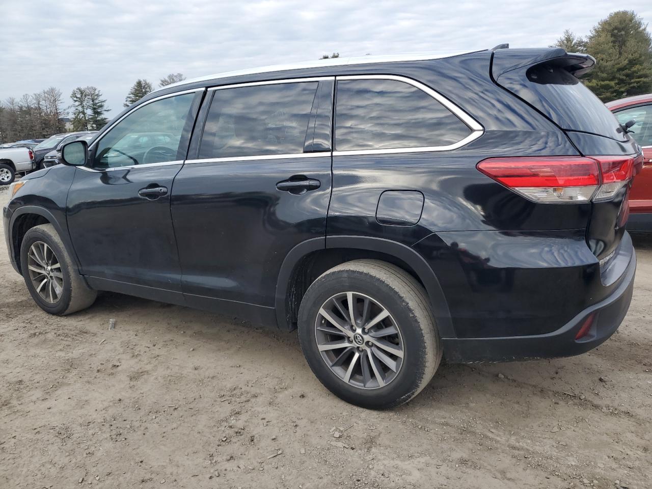 Изображение 2 2017 TOYOTA HIGHLANDER SE 2017 с VIN 5TDKZRFH3HS189011