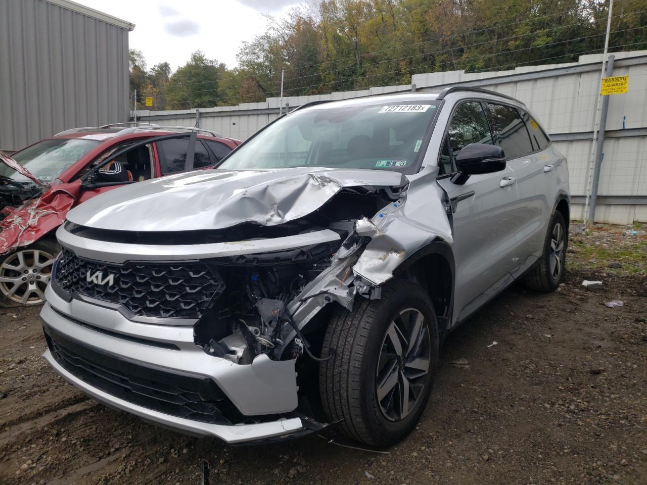 Image 1 of 2022 KIA SORENTO S 2022 with VIN 5XYRL4LC8NG084033