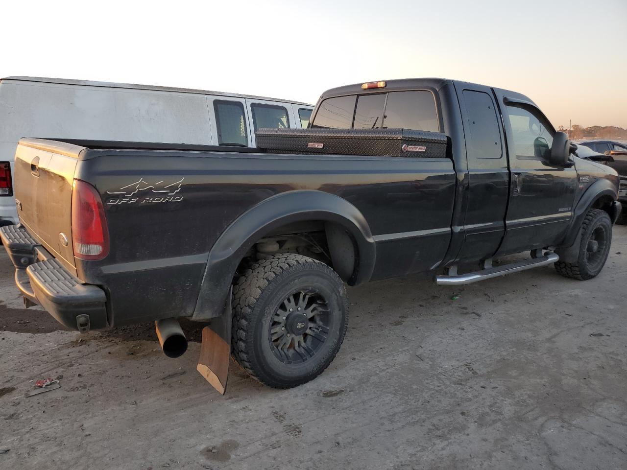 Image 3 of 2002 FORD F250 SUPER DUTY 2002 with VIN 1FTNX21F02ED58172