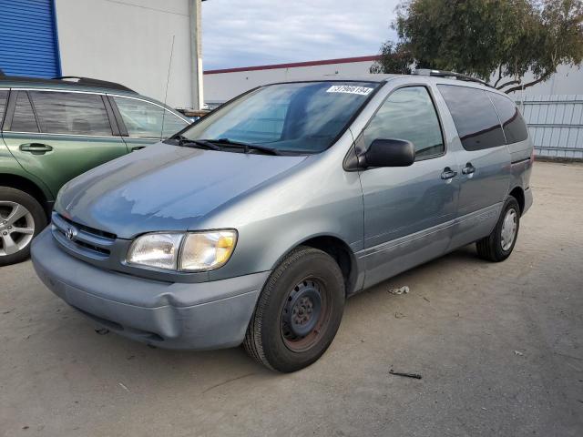 Image 1 of 2000 TOYOTA SIENNA LE 2000 with VIN 4T3ZF13C1YU228419