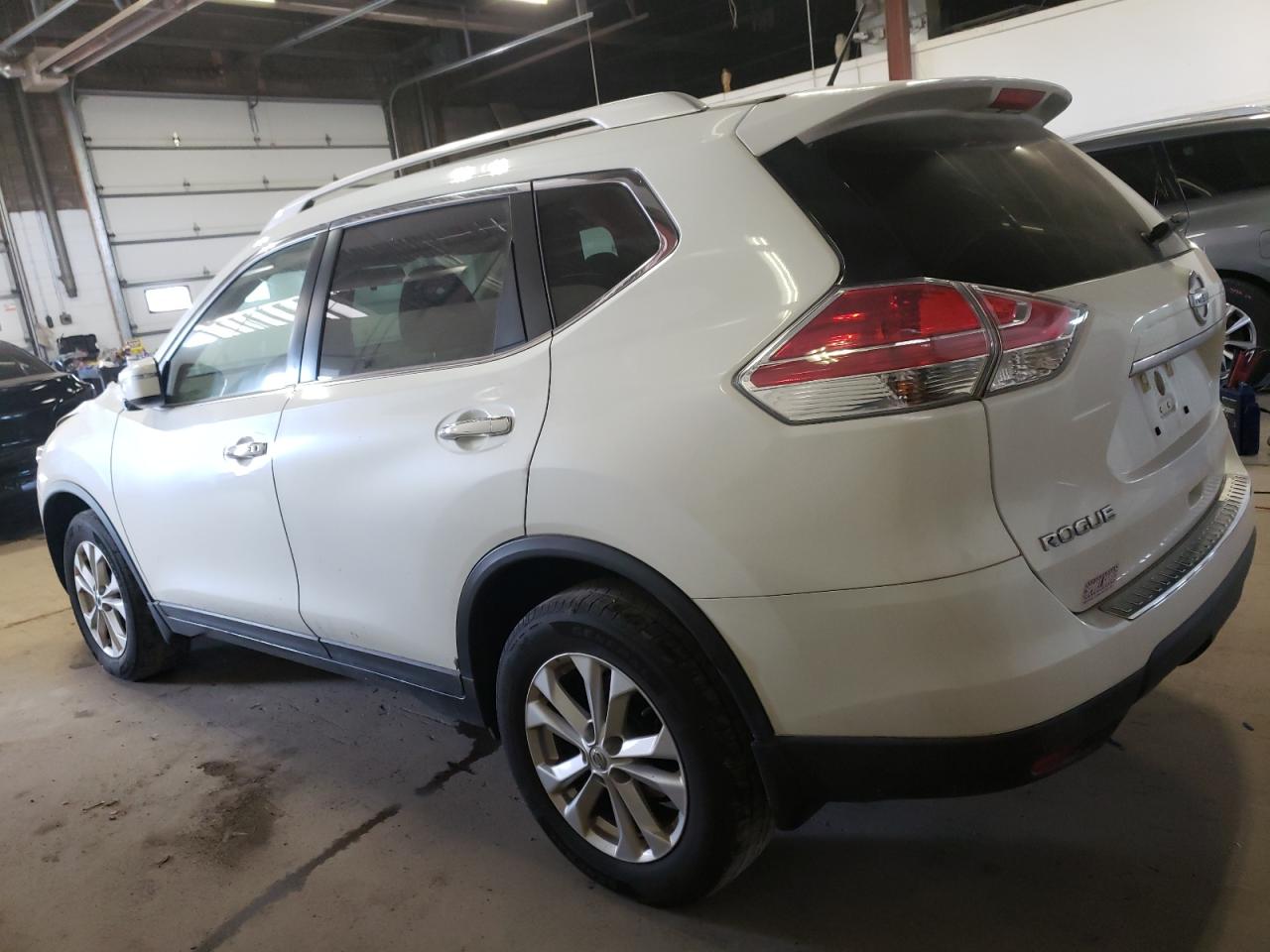 Image 2 of 2016 NISSAN ROGUE S 2016 with VIN KNMAT2MV5GP721087