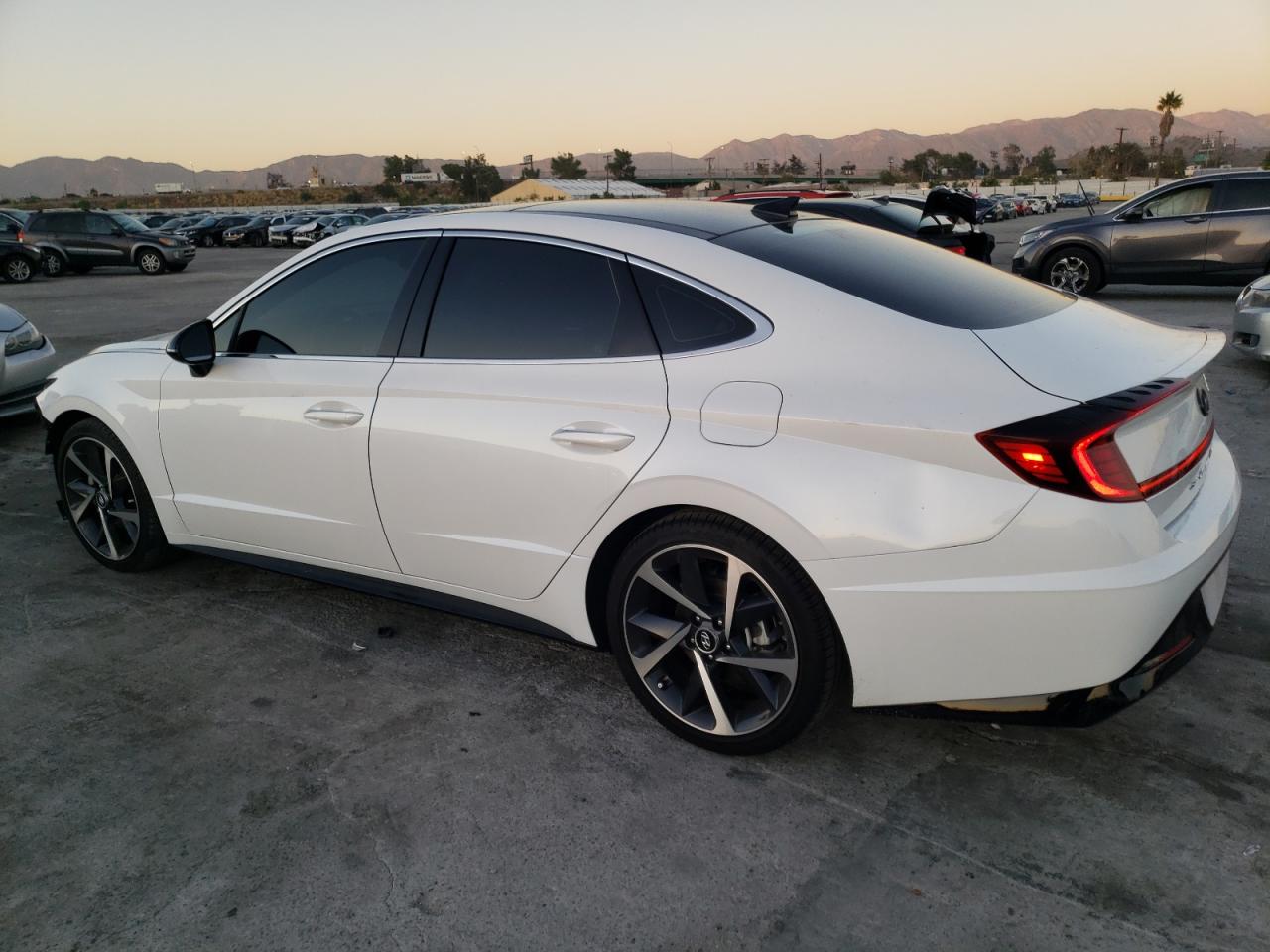 Obraz 2 z 2022 HYUNDAI SONATA SEL PLUS 2022 z VIN KMHL44J24NA225642