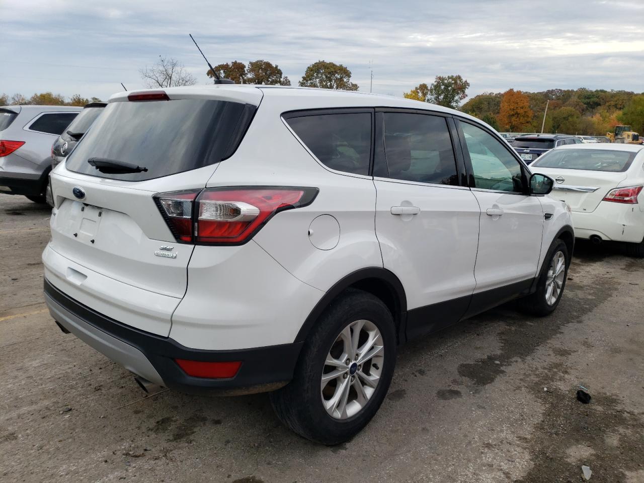 Image 3 of 2017 FORD ESCAPE SE 2017 with VIN 1FMCU0G94HUA15901