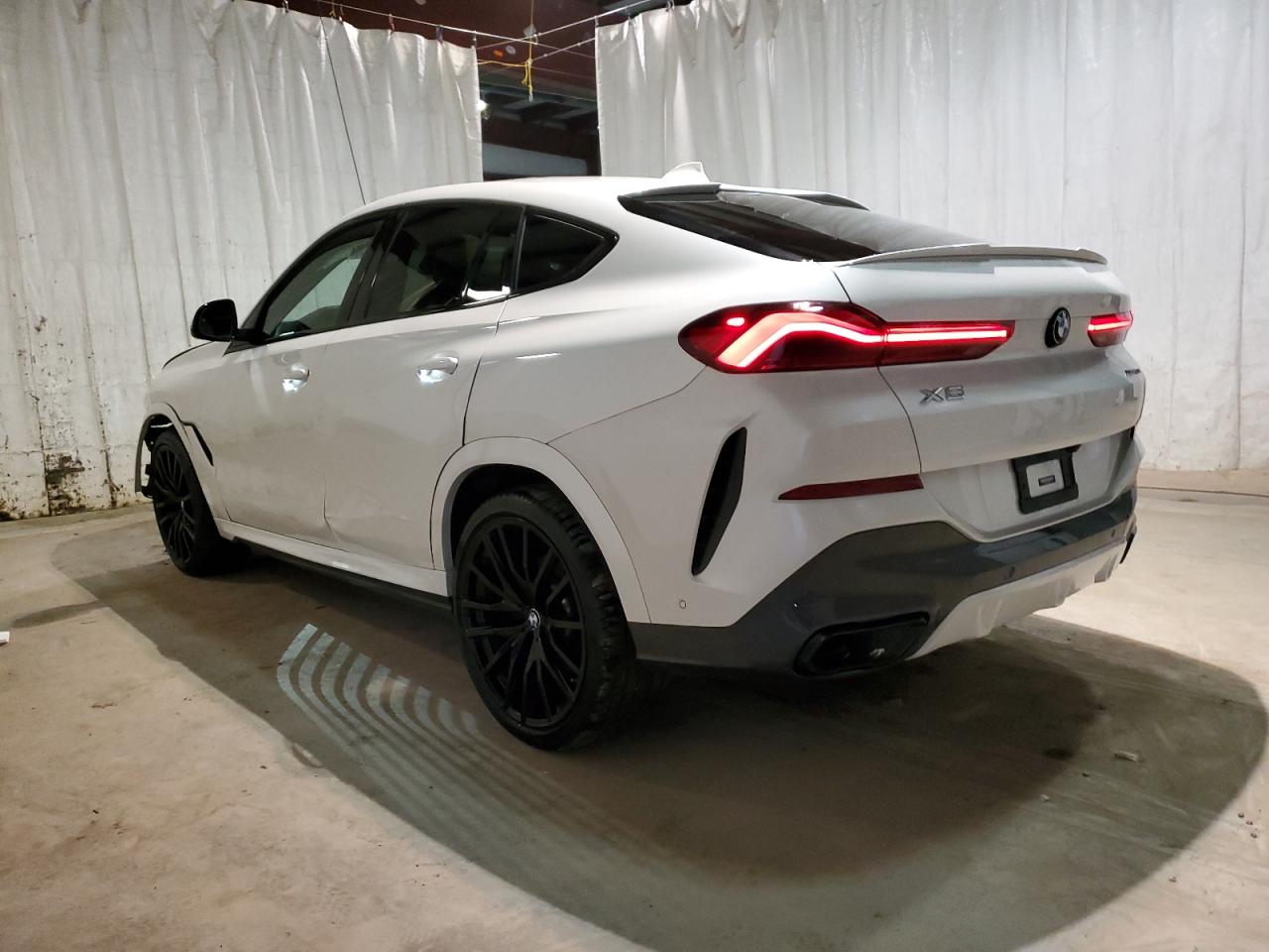 Изображение 2 Bmw X6 Xdrive40I 2021 с VIN 5UXCY6C09M9F14615