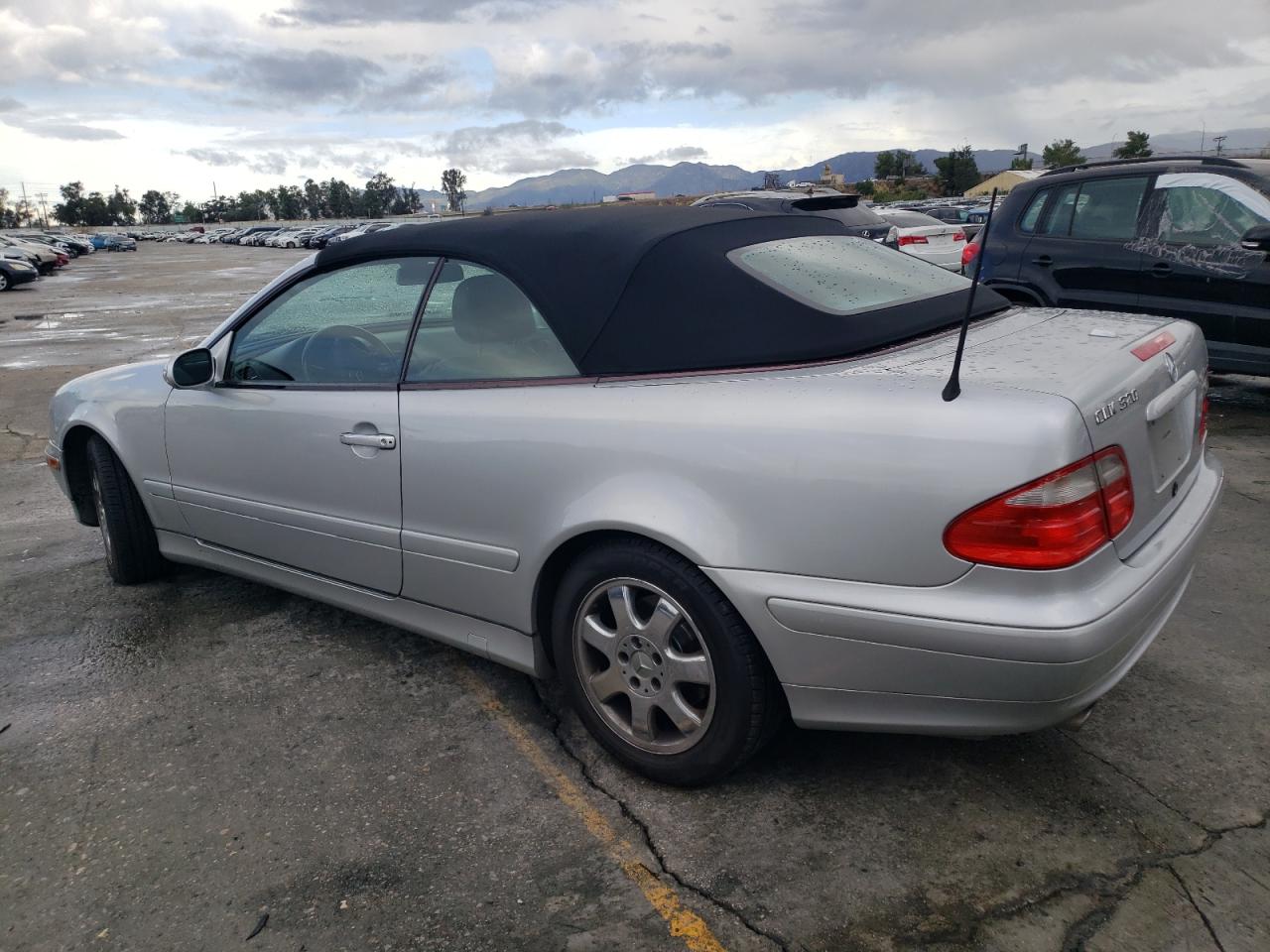 Obraz 2 z 2002 MERCEDES-BENZ CLK 320 2002 z VIN WDBLK65G42T107858