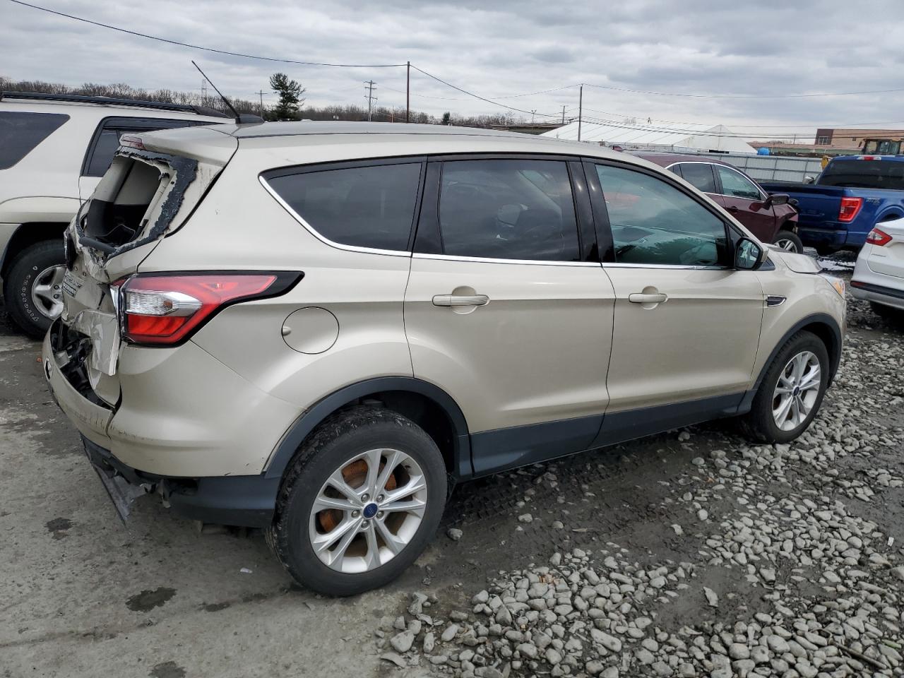Obraz 3 z 2017 FORD ESCAPE SE 2017 z VIN 1FMCU0GD3HUF01250