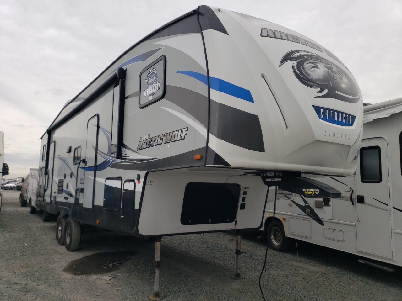 Изображение 1 2018 CHKE UTIL TLR 2018 с VIN 5ZT3CKXB6J2701444