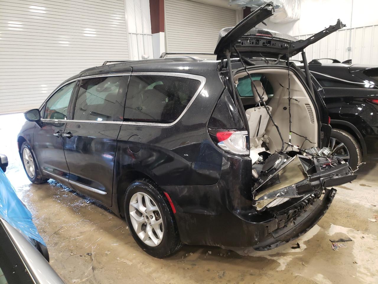 Изображение 2 2017 CHRYSLER PACIFICA TOURING L 2017 с VIN 2C4RC1BG1HR520854