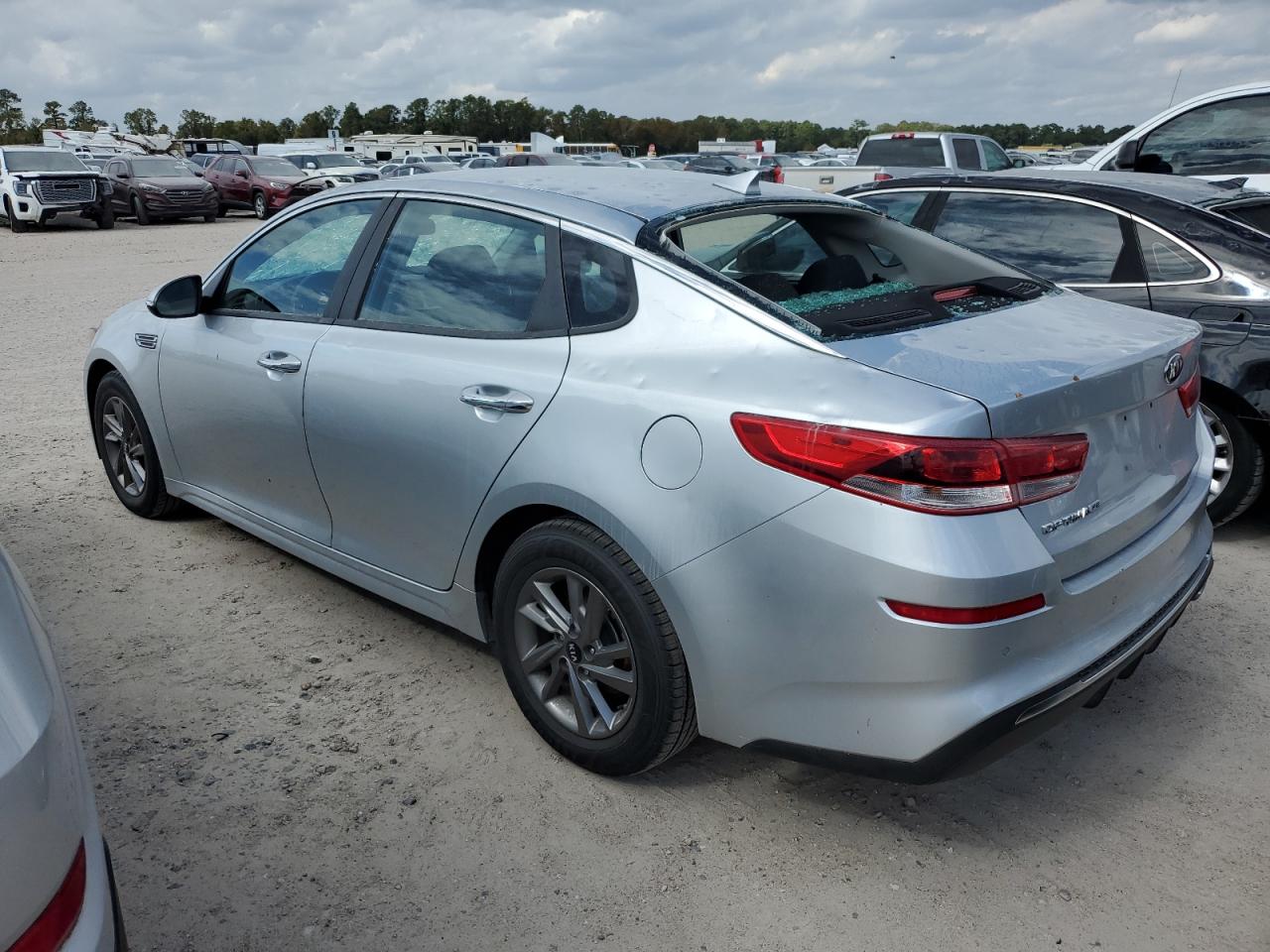 Image 2 of 2020 KIA OPTIMA LX 2020 with VIN 5XXGT4L30LG434120