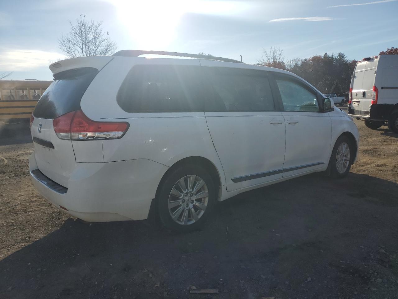 Obraz 3 z 2013 TOYOTA SIENNA XLE 2013 z VIN 5TDDK3DC9DS065501