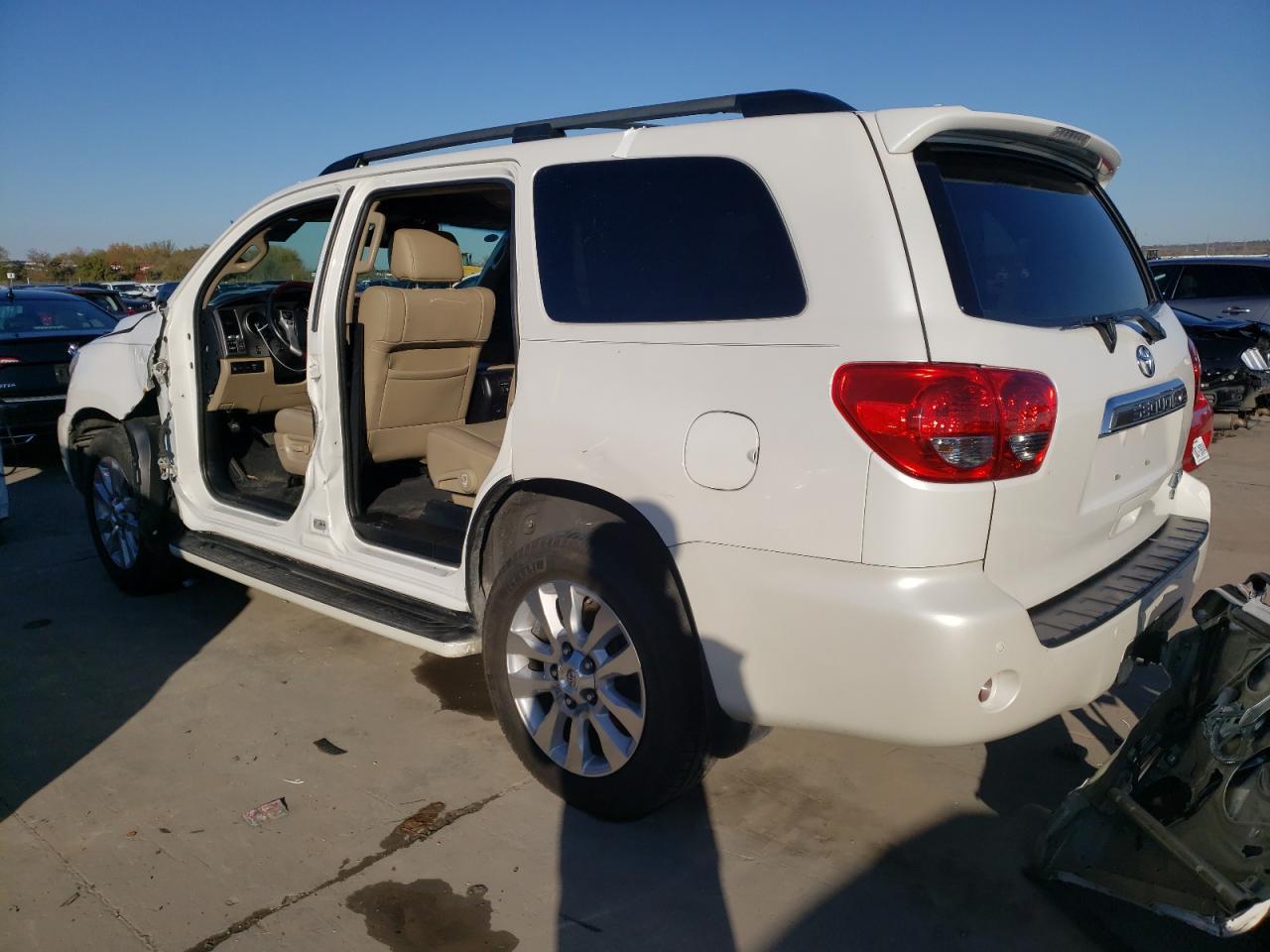 Image 2 of 2015 TOYOTA SEQUOIA PLATINUM 2015 with VIN 5TDDW5G13FS121588