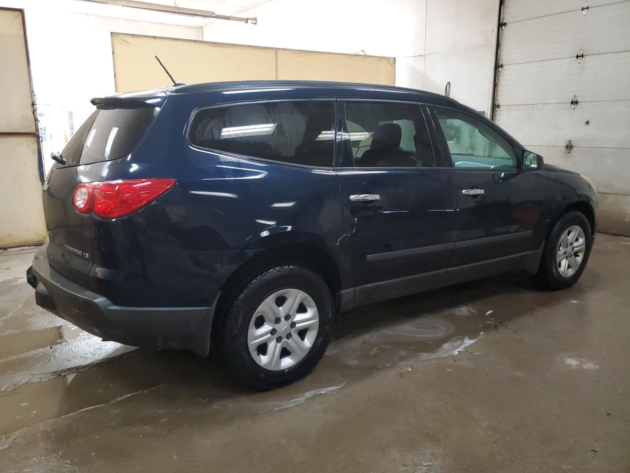 Изображение 3 2011 CHEVROLET TRAVERSE LS 2011 с VIN 1GNKREED7BJ152644